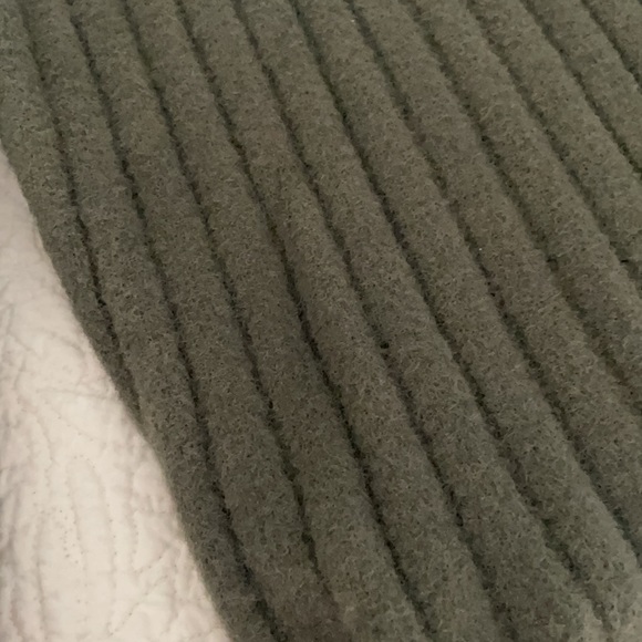 SUPER SOFT Express Sweater Size Small - Picture 6 of 8